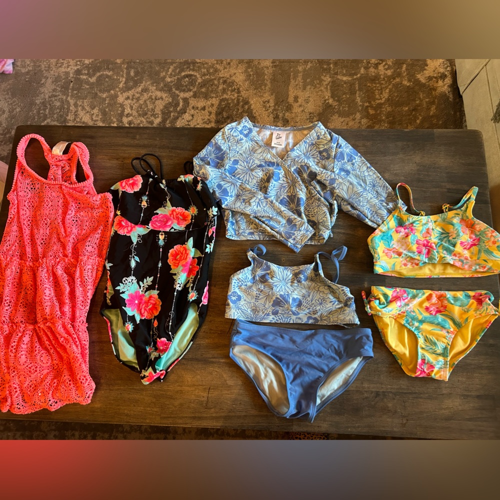 Girls swimsuits 7/8